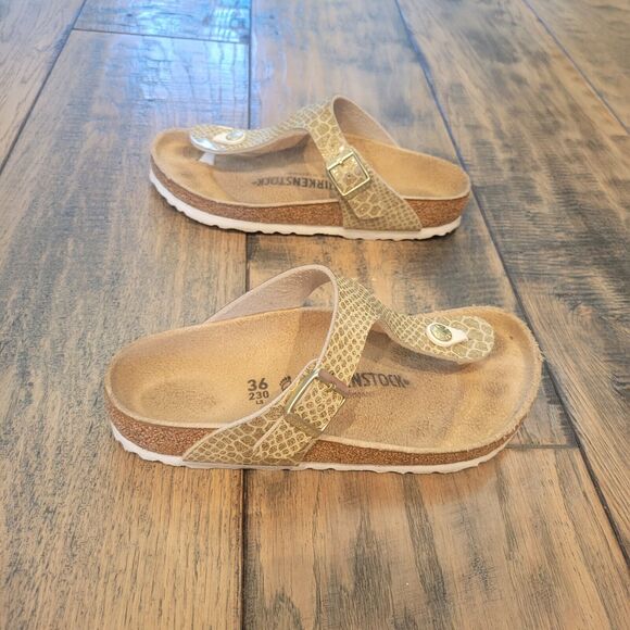 Birkenstock Gizeh Womens 36 US 5-5.5 Metallic ShimmeryGold T Strap Thong Sandals - Picture 2 of 9